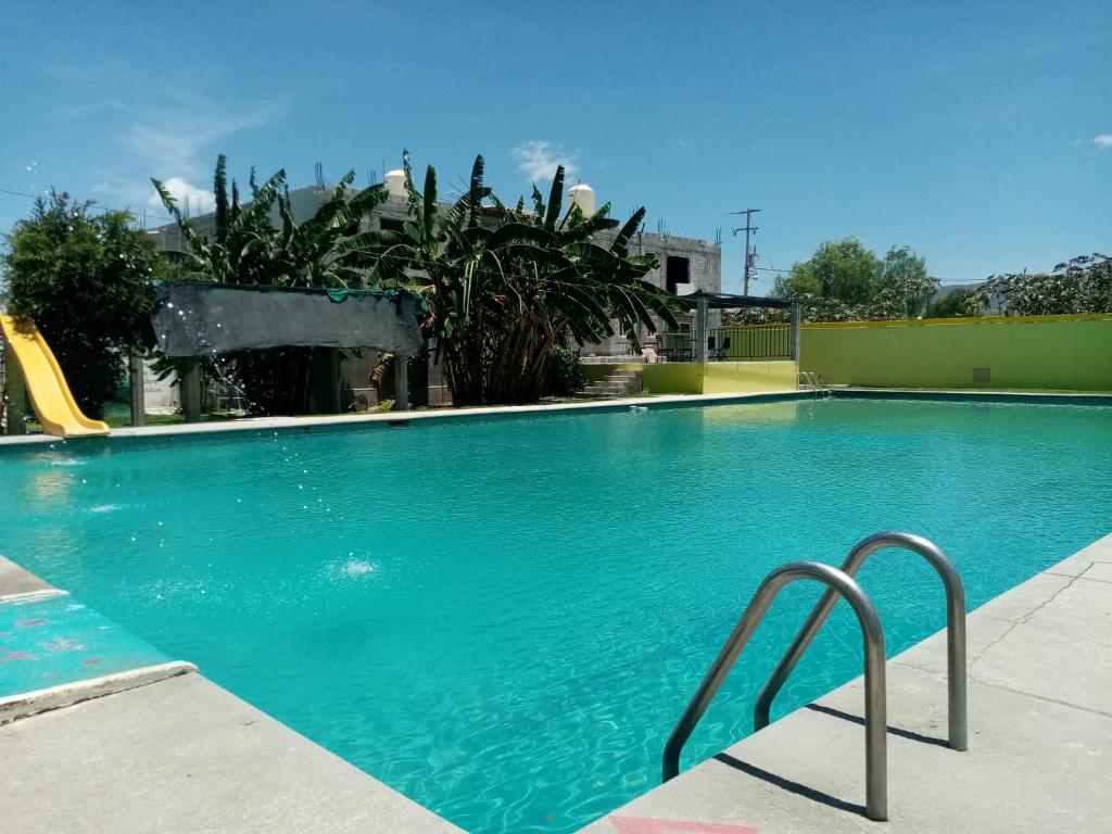 Bazén v ubytování Hotel Cipreses nebo v jeho okolí