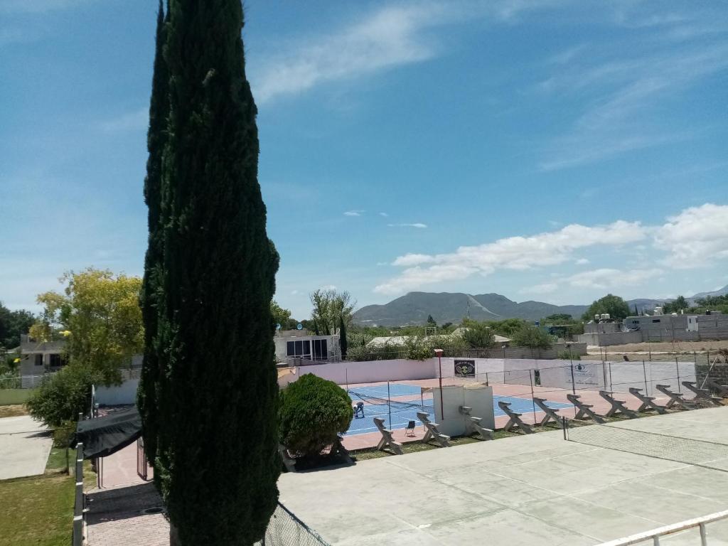 Bazén v ubytování Hotel Cipreses nebo v jeho okolí