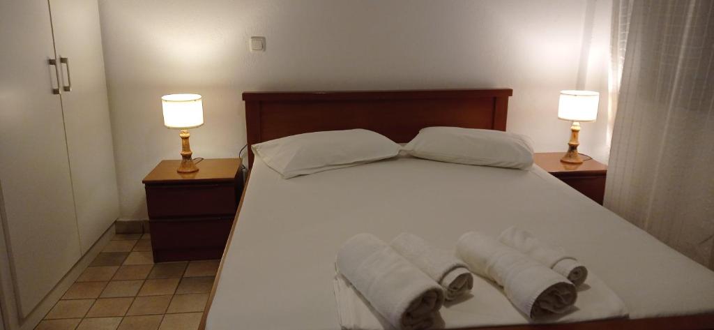 Posteľ alebo postele v izbe v ubytovaní Raptis Aparthotel Sivota