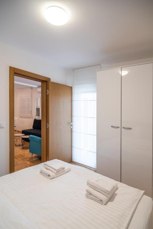 Apartmani Central 7 &amp; Free parking 2