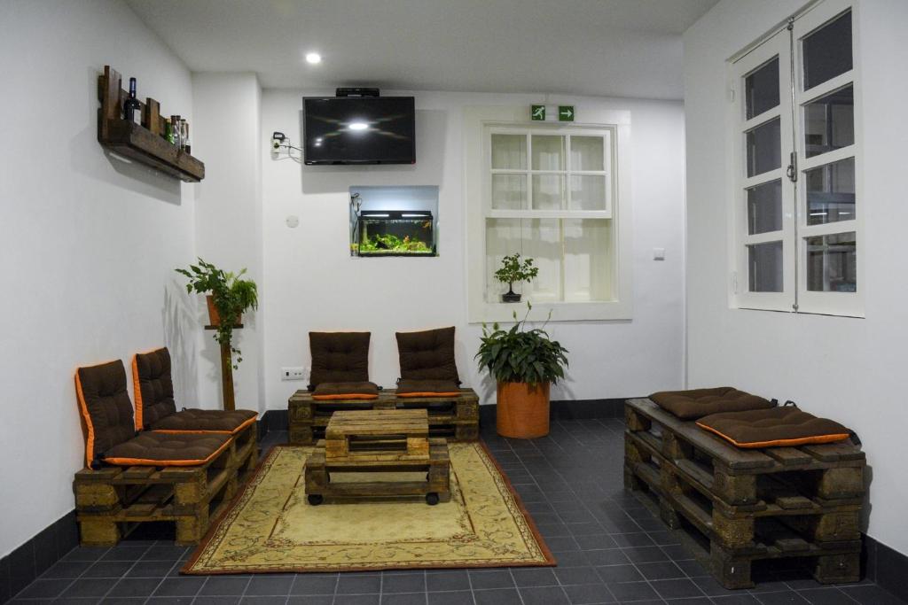 Posezení v ubytování inBraga Hostel