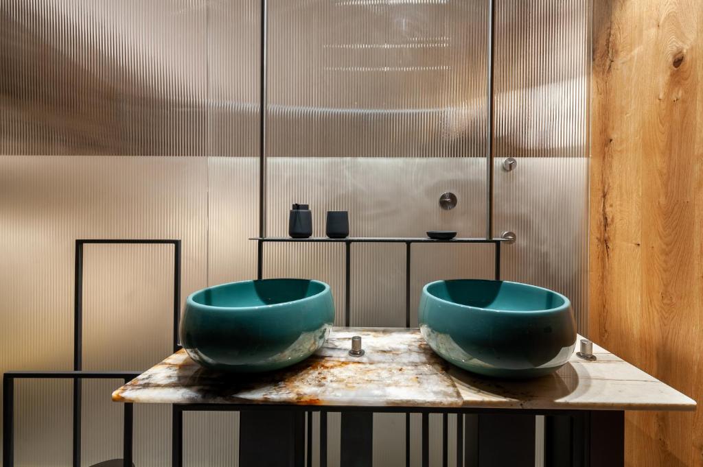 A bathroom at Donnarumma Hotel