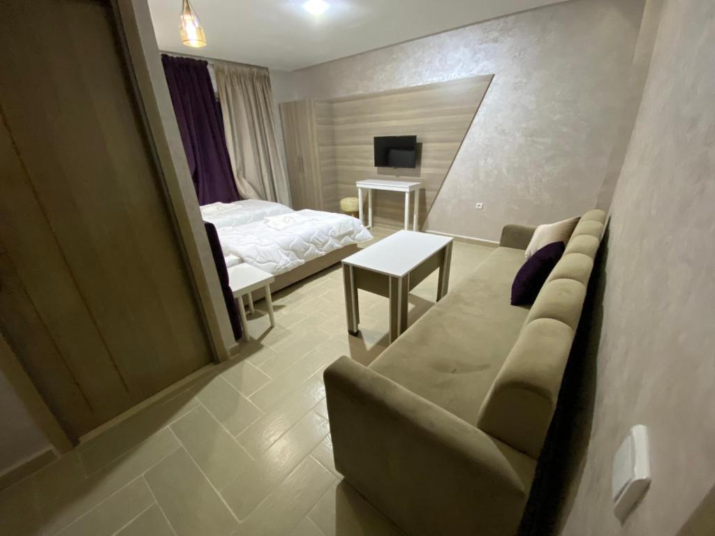 TV a/nebo společenská místnost v ubytování Hôtel Chark