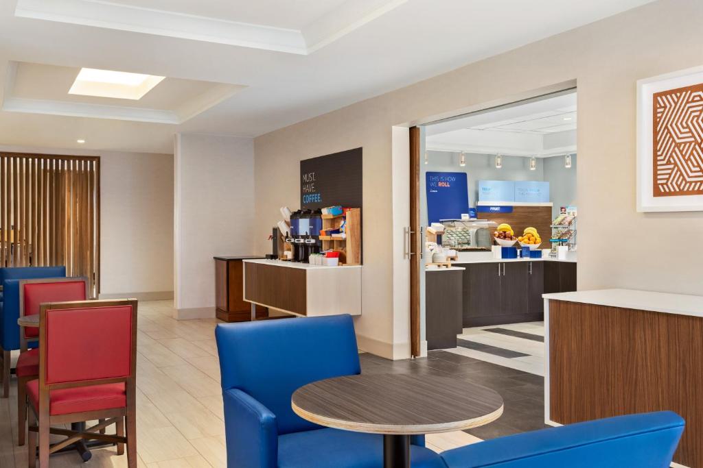 Holiday Inn Express & Suites Denver Airport by IHG photo