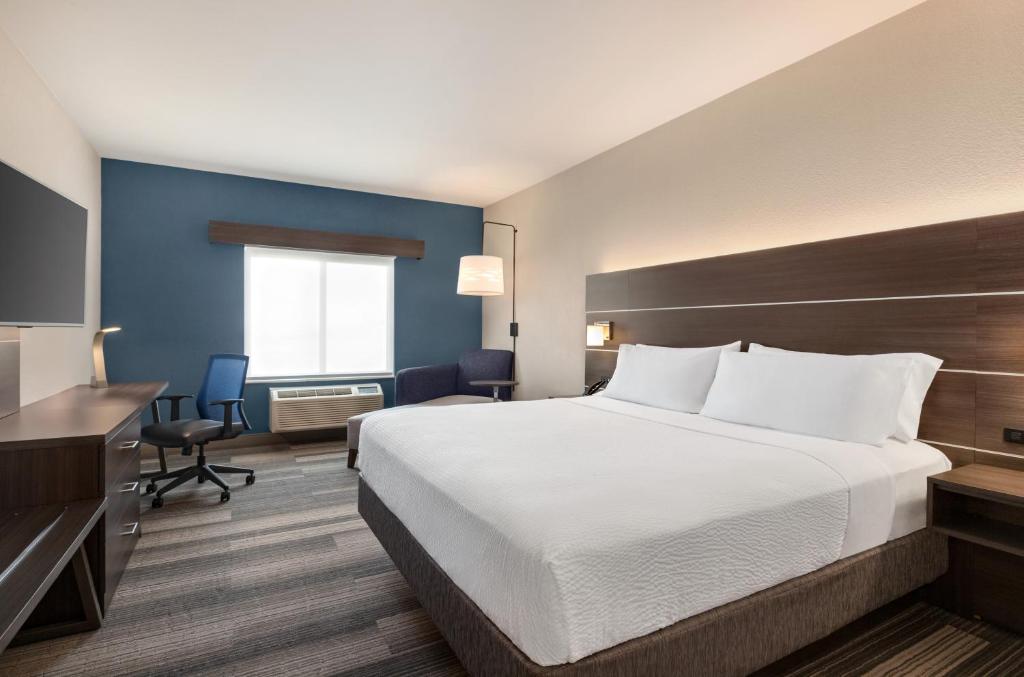Holiday Inn Express & Suites Denver Airport, an IHG Hotel - 