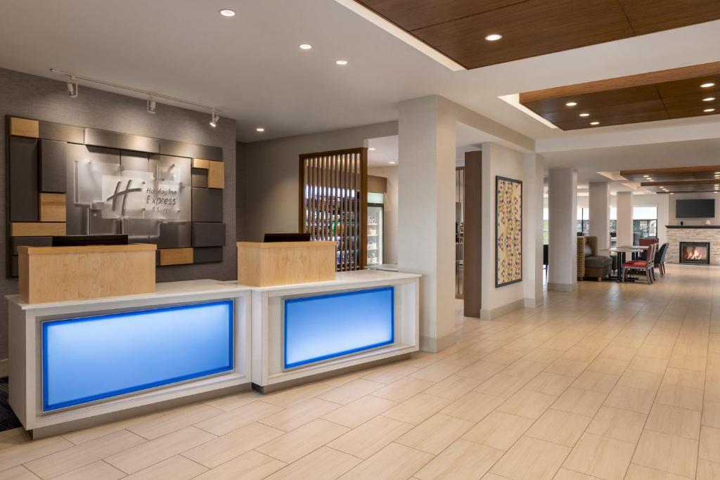 Holiday Inn Express & Suites Denver Airport by IHG photo