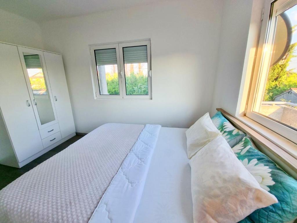 Home Mia Airport - 2