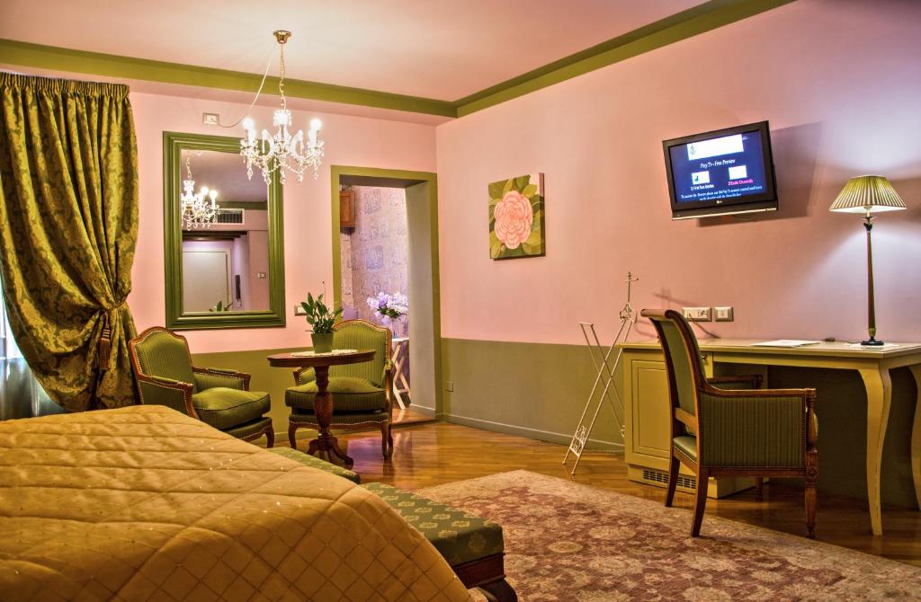 TV a/nebo společenská místnost v ubytování San Luca Palace