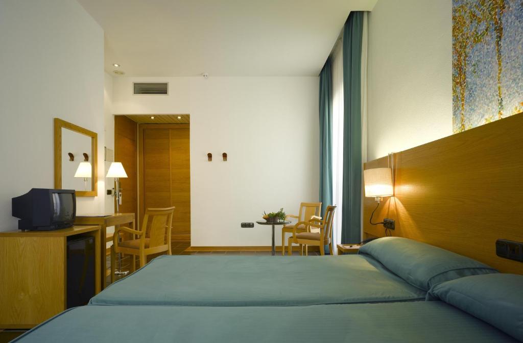 Balneario de Archena - Hotel Levante - Family Room With Spa Access