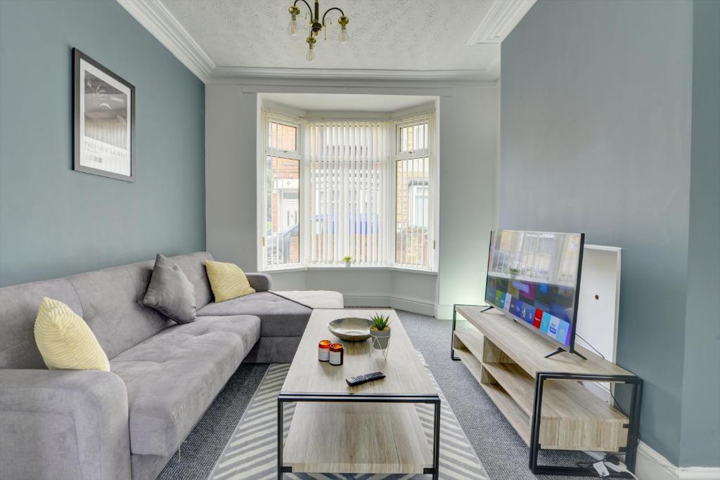 A seating area at A Gem in Central Hull - Sleeps 6