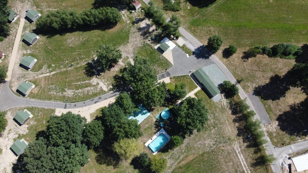Letecký snímek ubytování RESORT ČOCHTAN, kemp Lázně Bohdaneč