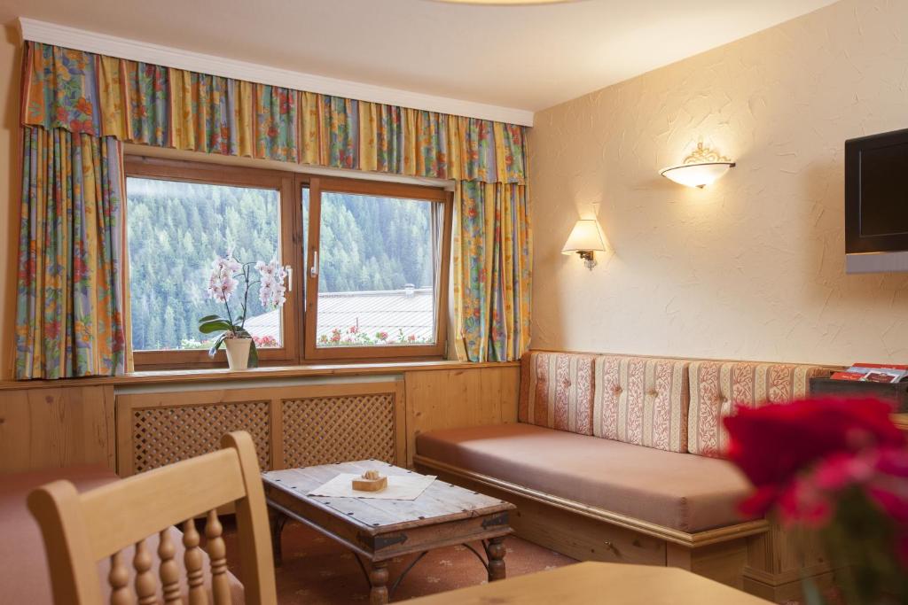 Hotel Die Arlbergerin - Design & Tiroler Gemütlichkeit - 10