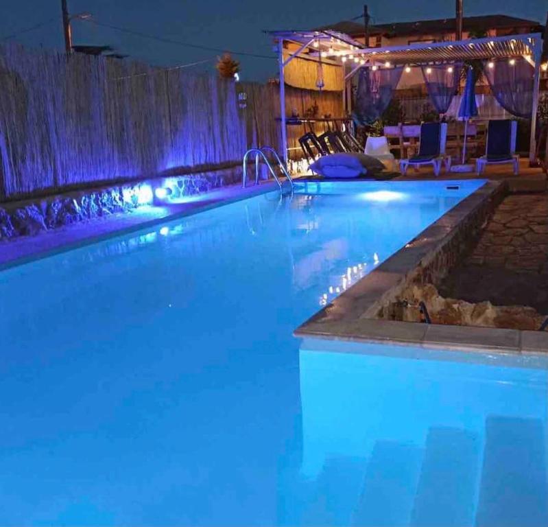Basen w obiekcie Boem Villa in Nafpliο lub w pobliżu