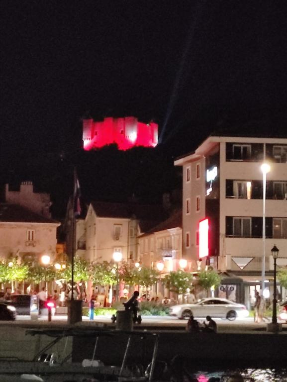 Budova, v ktorej sa apartmán nachádza