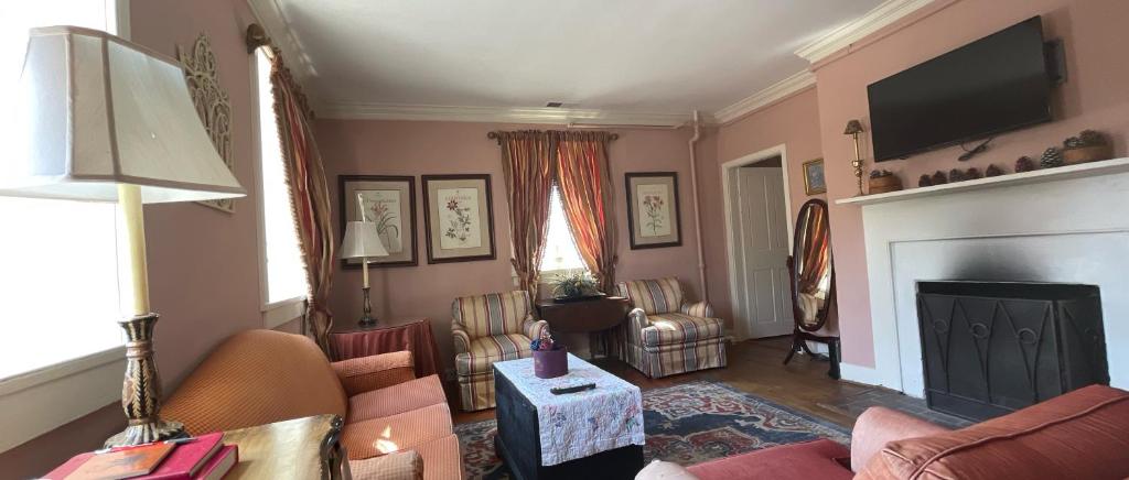 Wayside Inn Bed and Breakfast - Deluxe Queen Suite