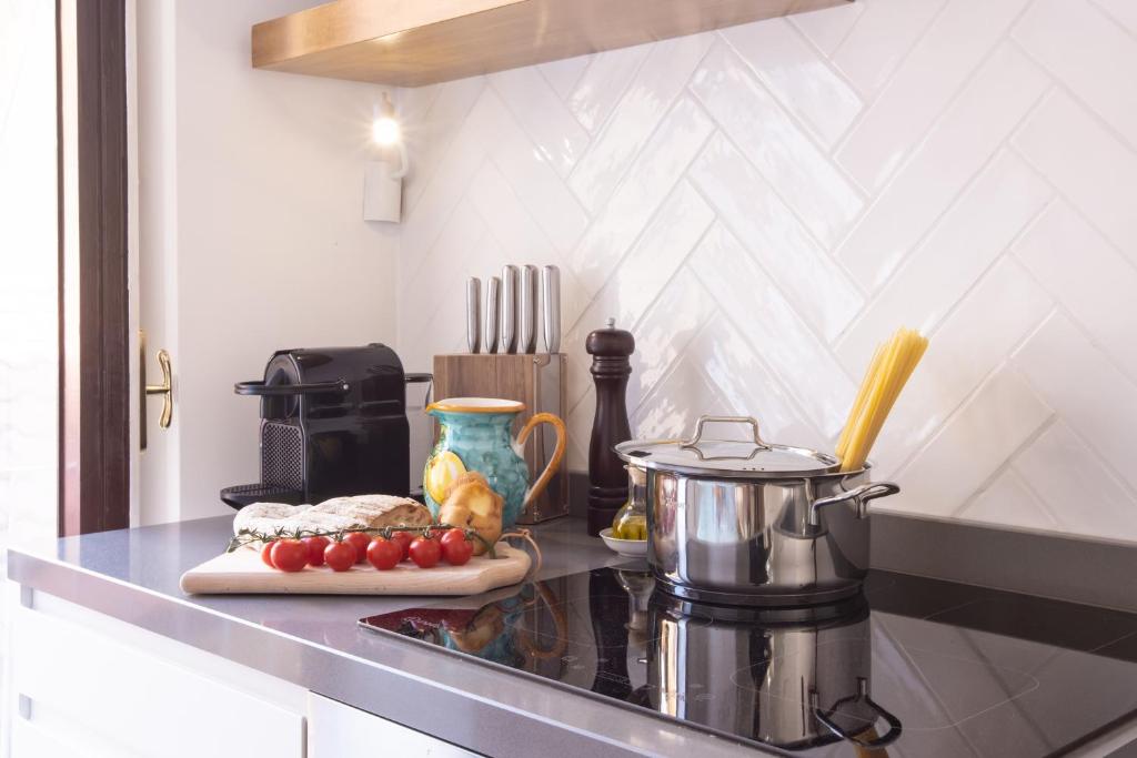 Kuchnia lub aneks kuchenny w obiekcie 4711 Boutique Apartment