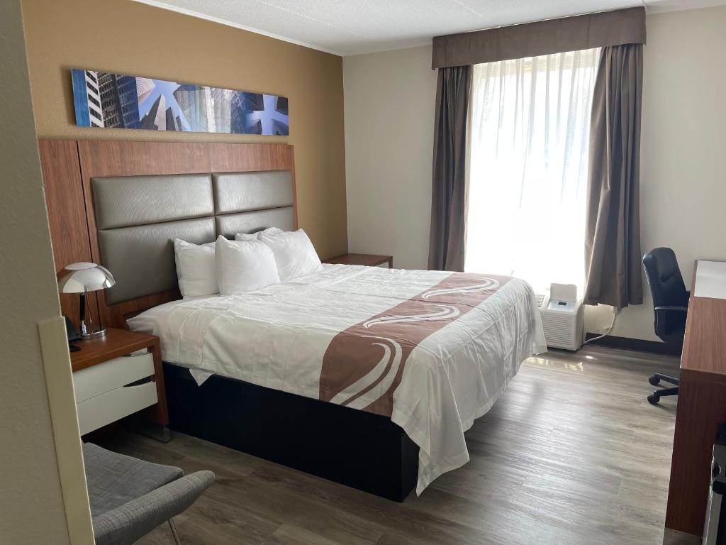 Postel nebo postele na pokoji v ubytování Quality Inn & Suites New Hartford - Utica