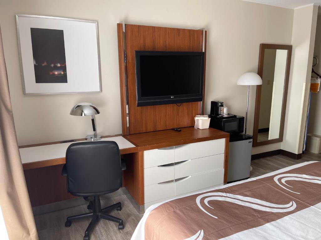 Kuchyň nebo kuchyňský kout v ubytování Quality Inn & Suites New Hartford - Utica