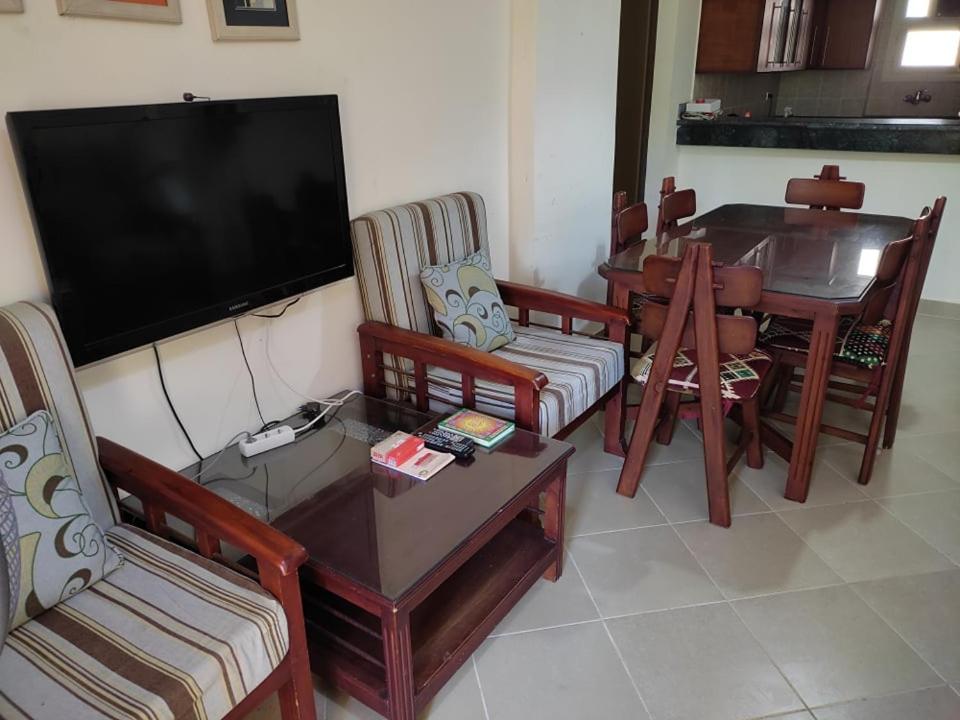 TV a/nebo společenská místnost v ubytování Nice 3 Chalet - Your Family's Peaceful Summer Stay