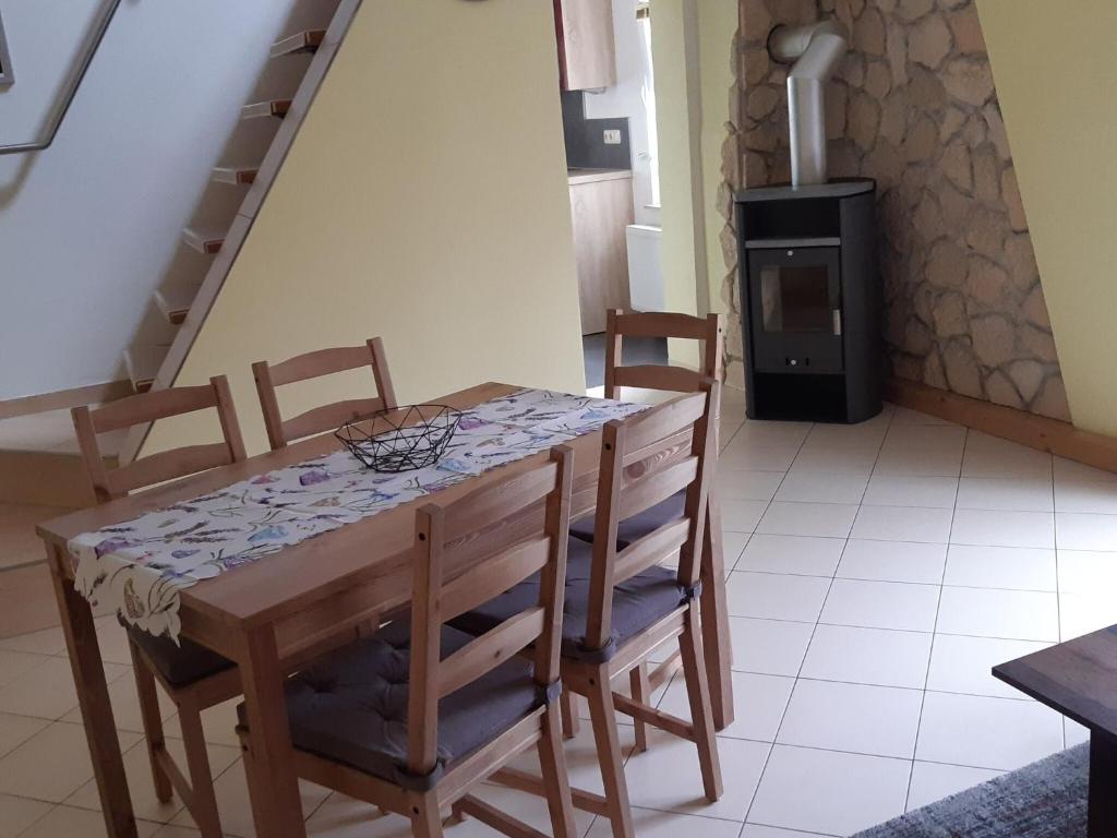 Kuchyň nebo kuchyňský kout v ubytování Great holiday home with terrace near Saxon