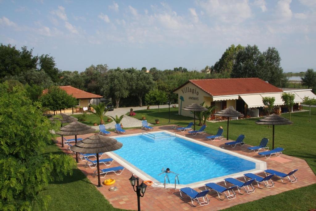 The swimming pool at or close to Villagio