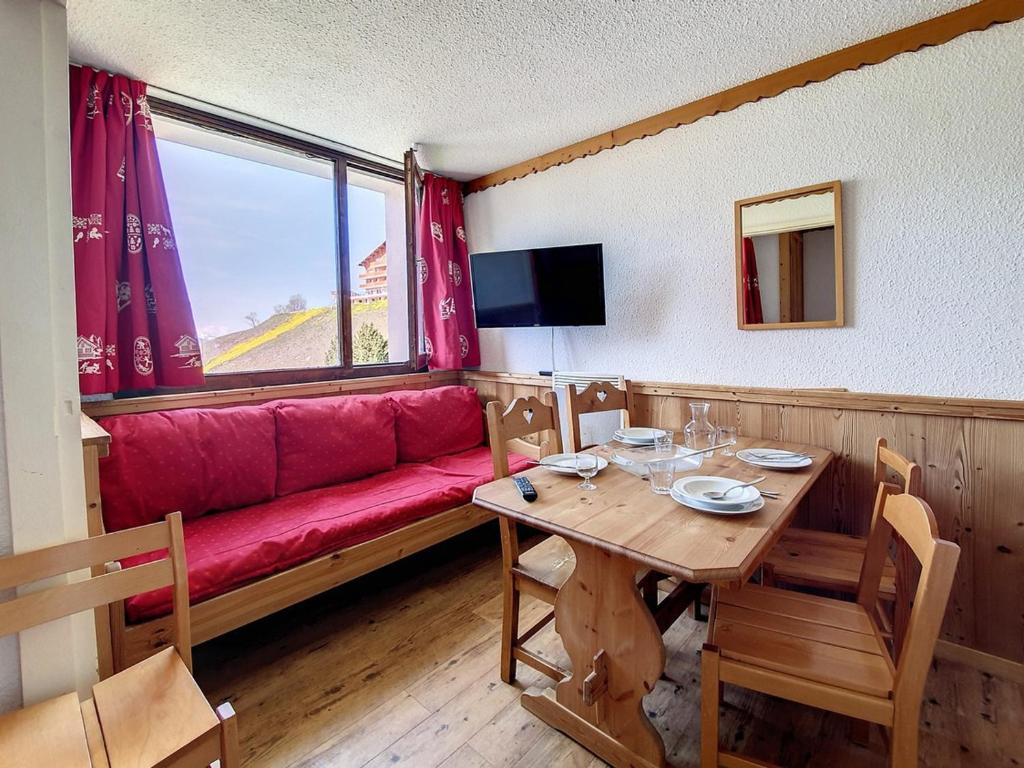 Appartement rénové 2 pièces proche pistes avec balcon - FR-1-344-914