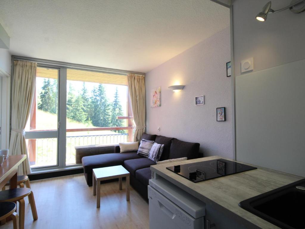 Appartement rénové 2 pièces, balcon, prox commerces, non fumeur