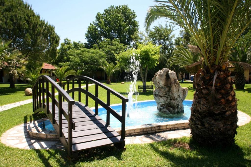 The swimming pool at or close to Villagio