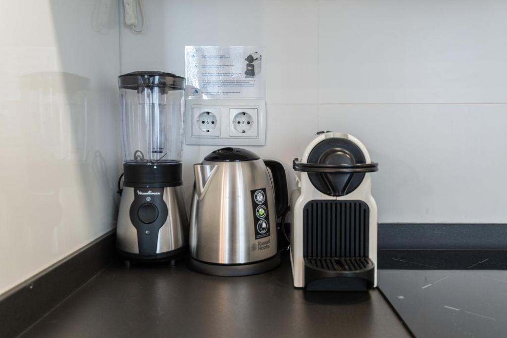 Coffee and tea making facilities at JACUZZI FULL exterior SOL, by MONARO*****