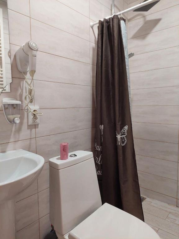 A bathroom at Під Горбком