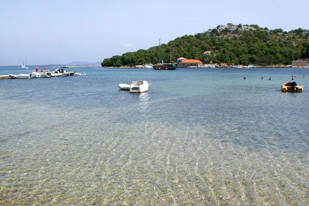 Fotografia z galérie ubytovania Holiday apartments Vrgada, Biograd - 4200 v destinácii Vrgada
