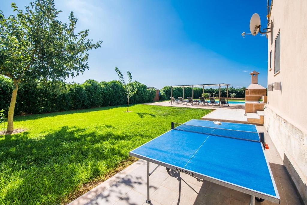 Stolní tenis v ubytování Ideal Property Mallorca - Villa del Nord nebo okolí