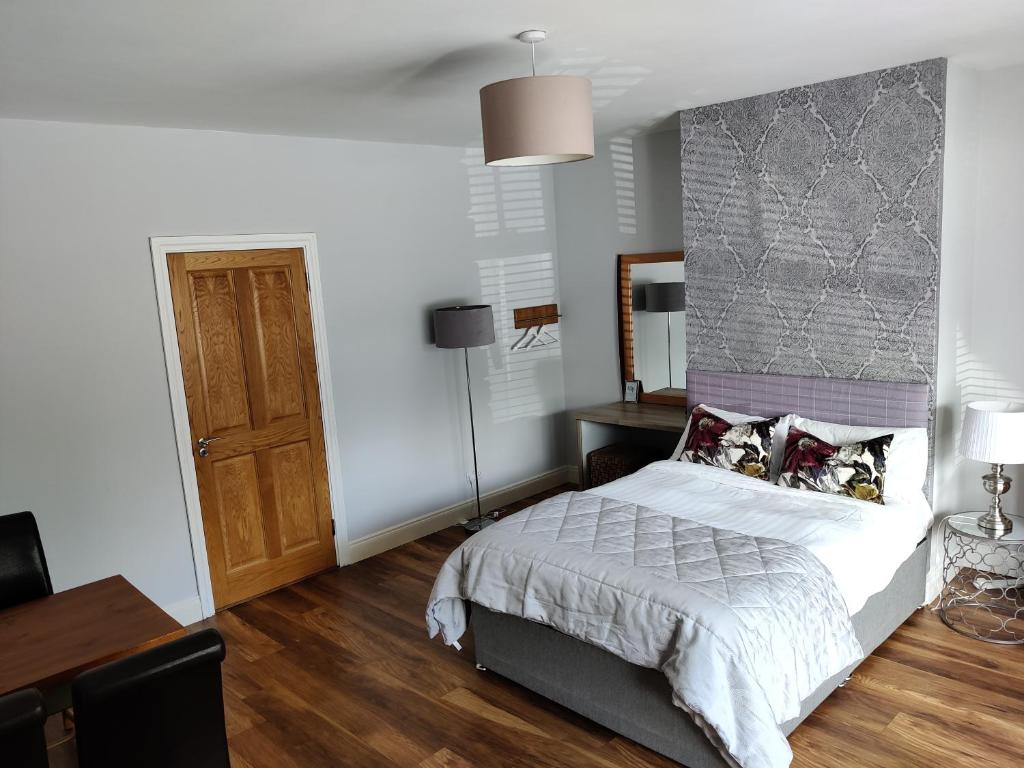 Ένα ή περισσότερα κρεβάτια σε δωμάτιο στο Foxhollow House Suite