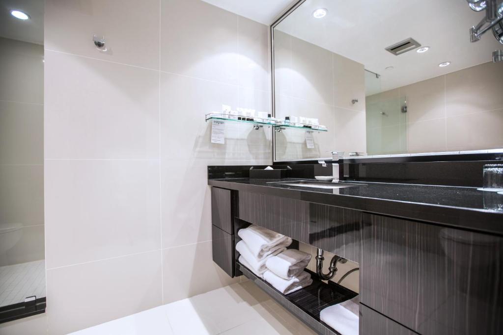 Granville Island Hotel - Resim 43