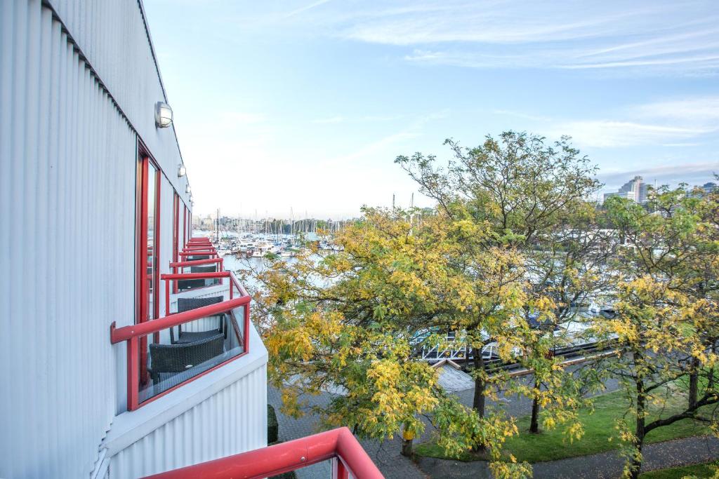 Granville Island Hotel - Resim 44
