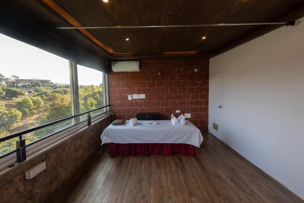Postel nebo postele na pokoji v ubytování Bella Vista Mahabaleshwar