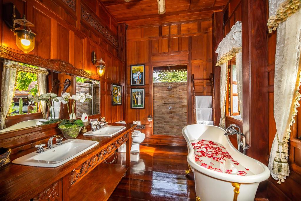 Fotografie z fotogalerie ubytování Royal Thai Villa Phuket - SHA Extra Plus v destinaci Rawai pláž