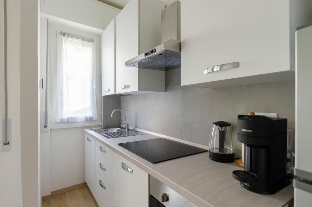 Kuchnia lub aneks kuchenny w obiekcie JOIVY Banfi Apartment