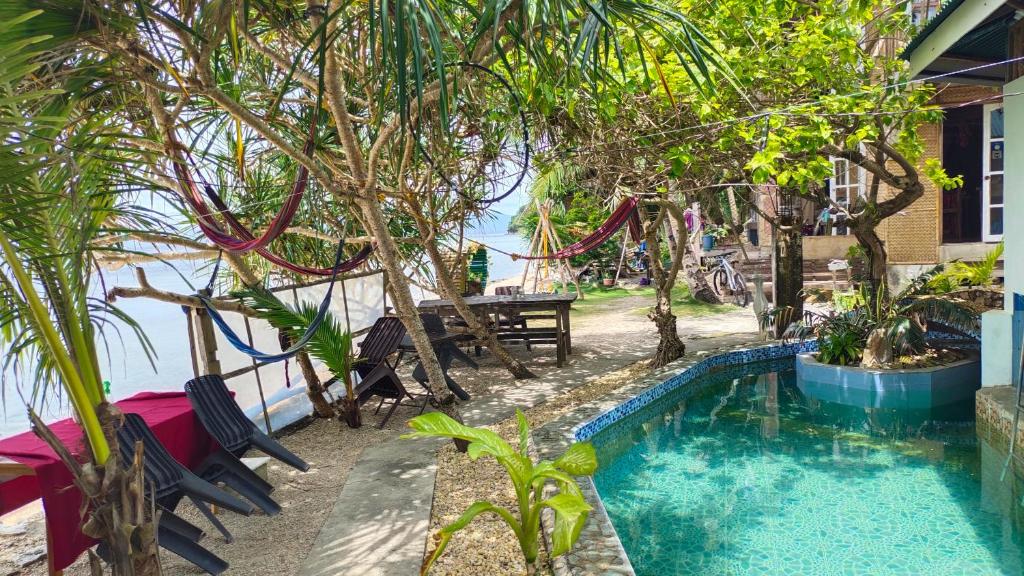 Bazén v ubytování Reggae Vibes De Romblon nebo v jeho okolí