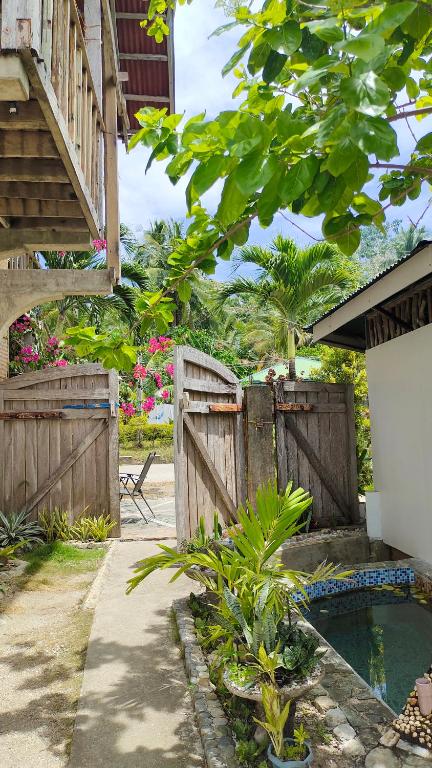 Zahrada ubytování Reggae Vibes De Romblon