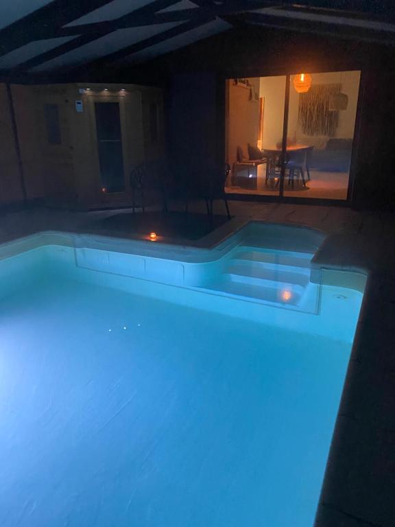 Appartement Capsule SPA - piscine privative, sauna, jacuzzi , Quiévrechain,  France - 9 Commentaires clients . Réservez votre hôtel dès maintenant ! -  Booking.com