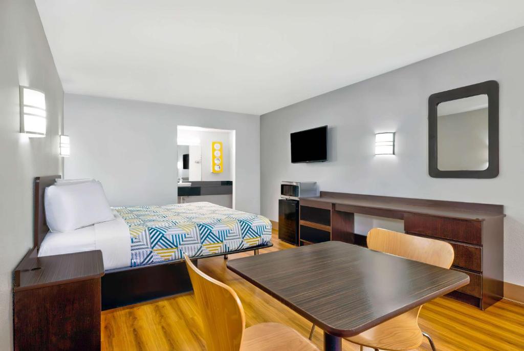 Motel 6-Plano, TX - Plano Northeast - Chambre Lit King-Size - Fumeurs