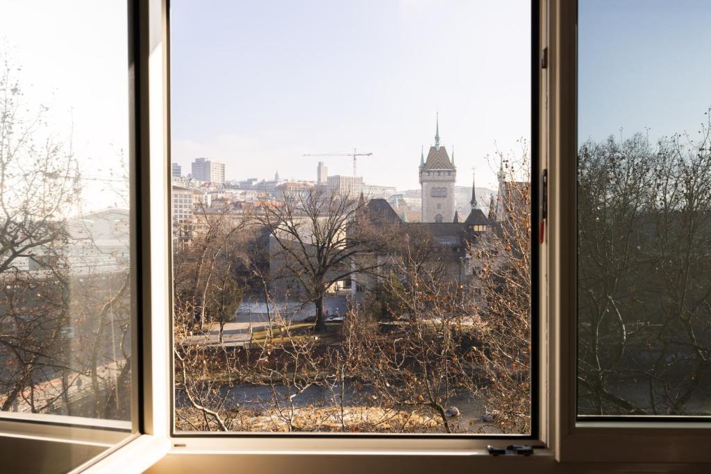 Nespecifikovaný výhled na destinaci Curych nebo výhled na město při pohledu z hotelu