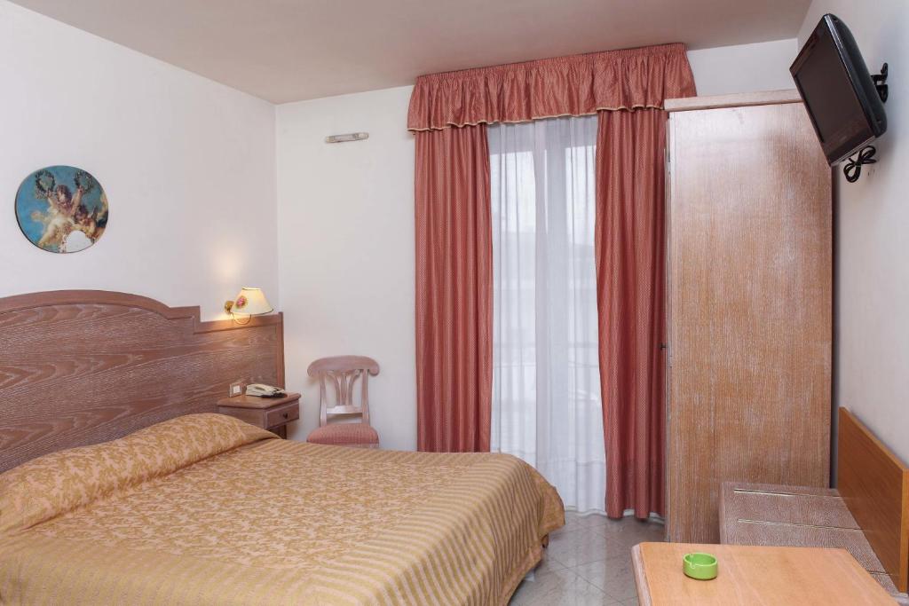 Postel nebo postele na pokoji v ubytování Hotel Donatello