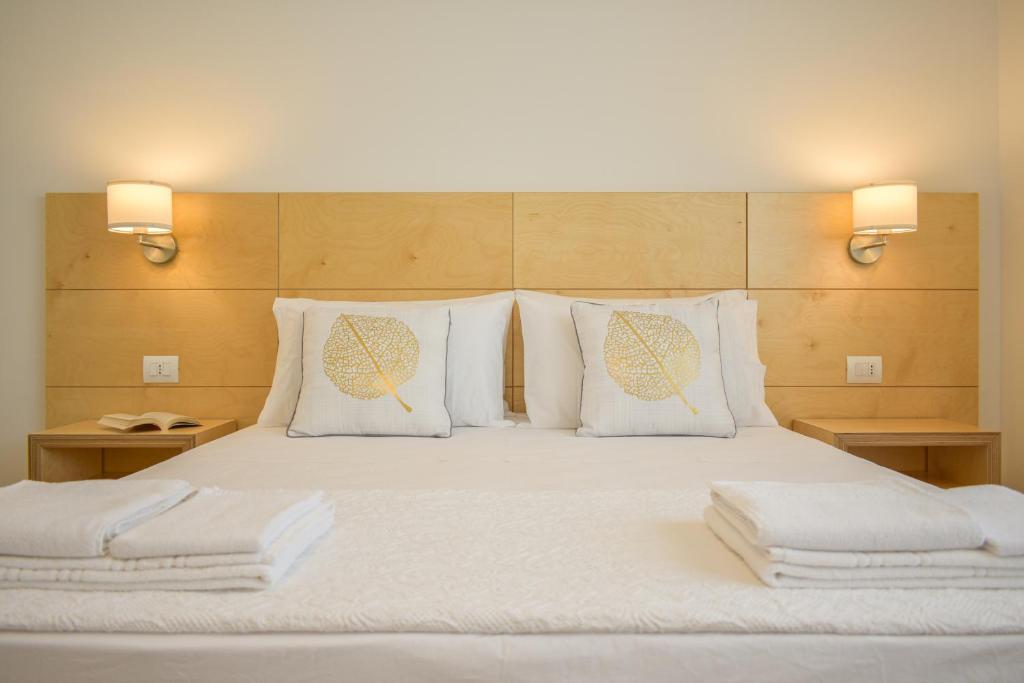 A bed or beds in a room at Ammarèa B&B