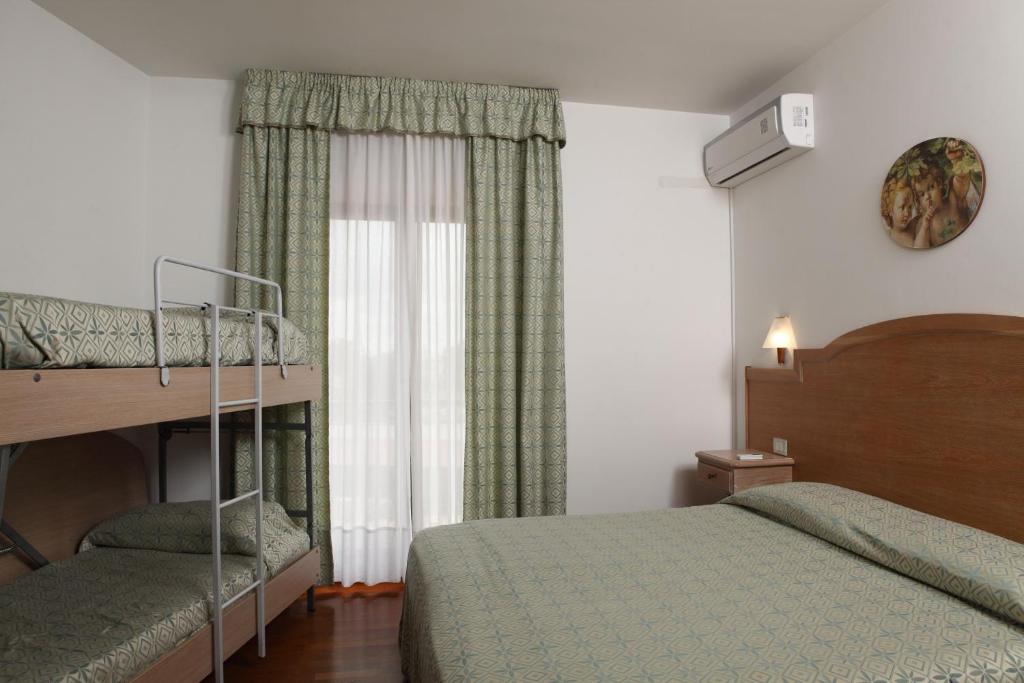 Postel nebo postele na pokoji v ubytování Hotel Donatello
