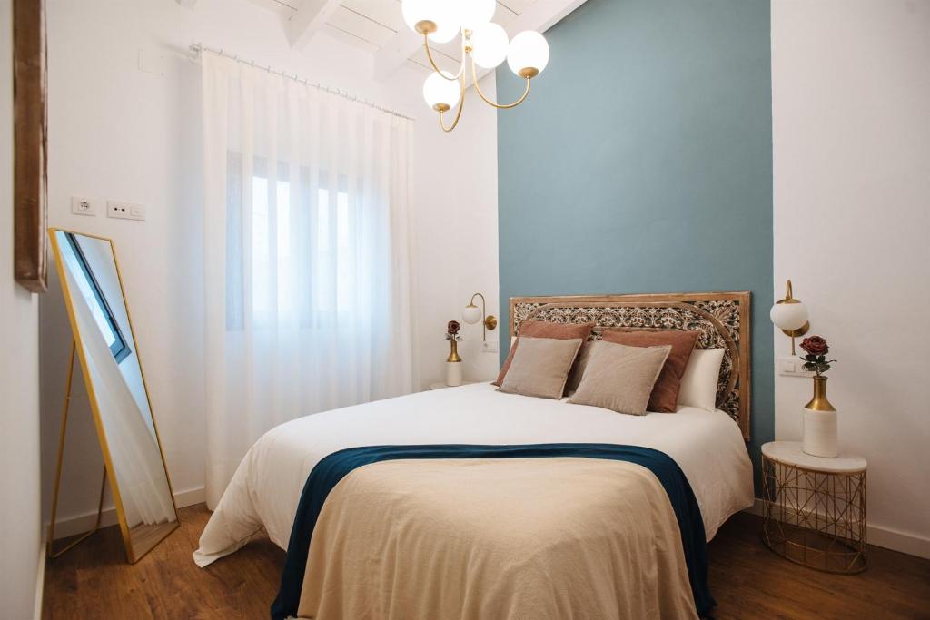 Lola de Triana Apartments - Suite With Hot Tub