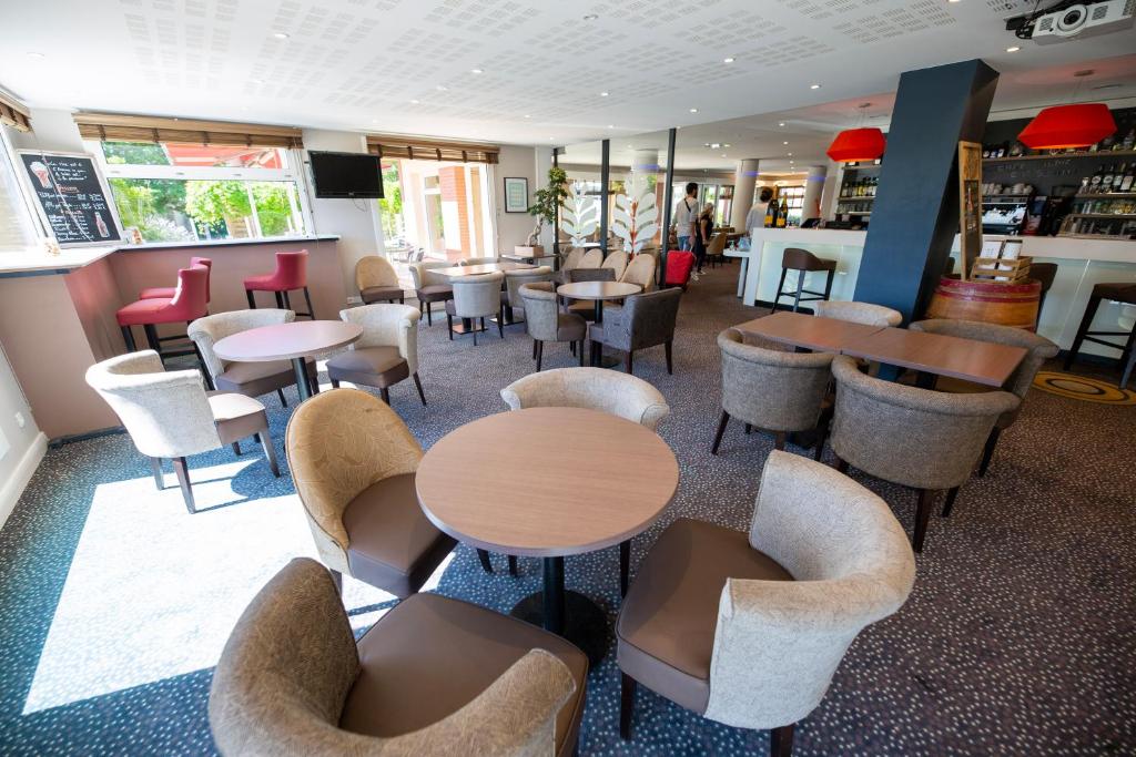 Restaurace v ubytování Hostellerie Saint Vincent Beauvais Aeroport