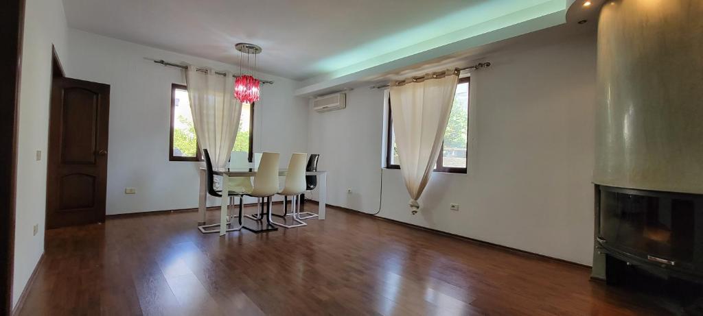 Nice House next to a beautiful park - Imazhi 5