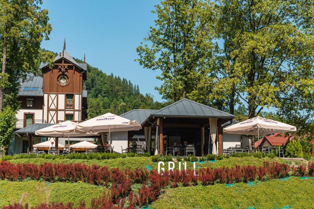 Ein Garten an der Unterkunft Szczawnica Park Resort & Spa